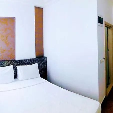 Lavin Garden 3*