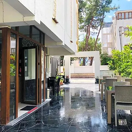 Lavin Garden فندق 3*