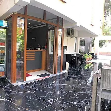 Lavin Garden فندق