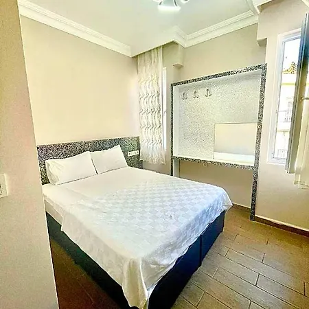 Lavin Garden Hotell 3*