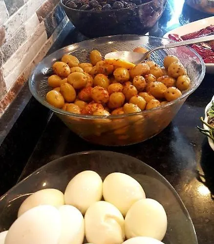 Lavin Garden Szálloda