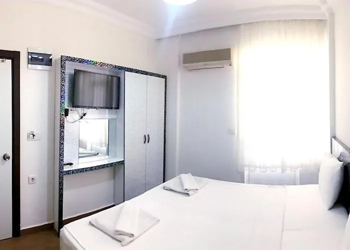 Lavin Garden Hotel 3*