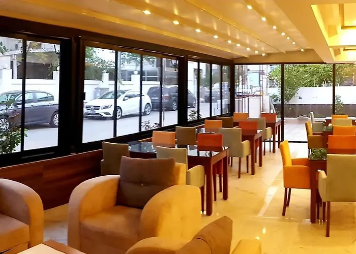 Lavin Garden Szálloda