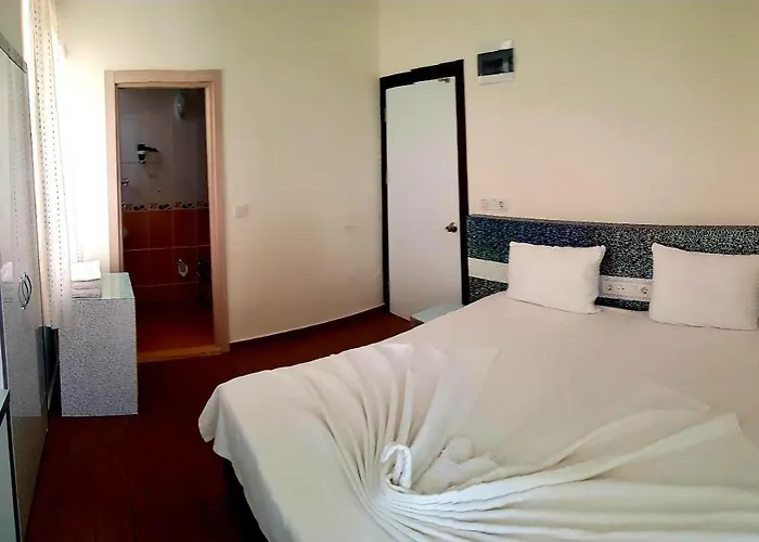 Lavin Garden Hotel