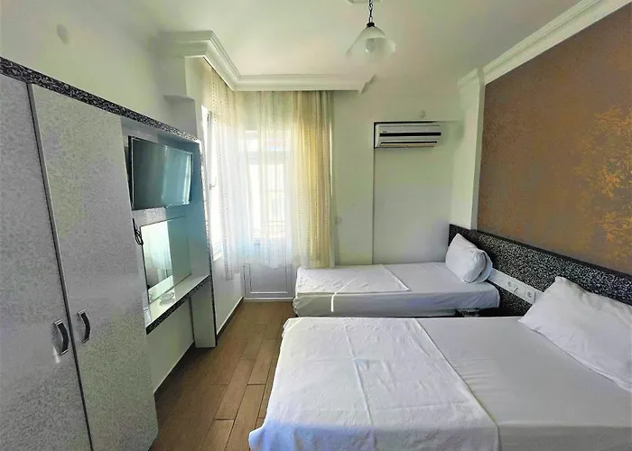 Lavin Garden Szálloda 3*