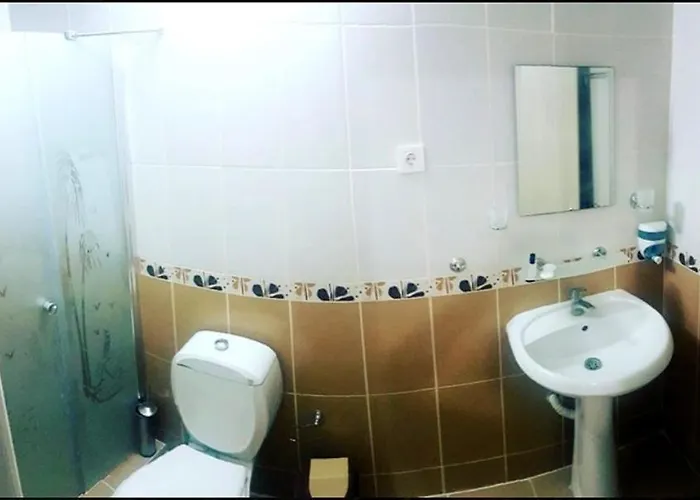 Lavin Garden Szálloda