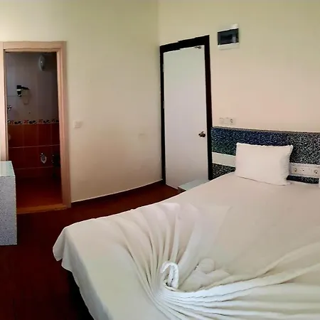 拉文花园酒店 酒店