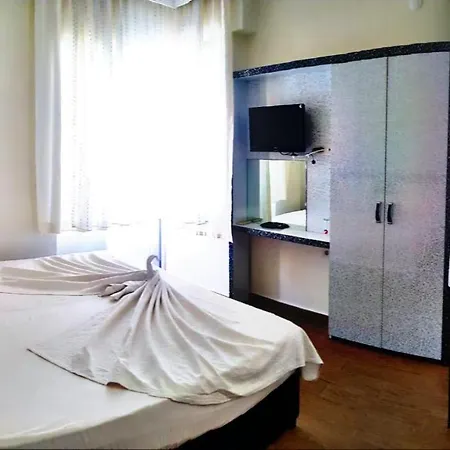 拉文花园酒店 酒店