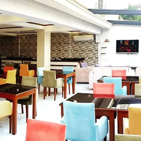 拉文花园酒店 酒店