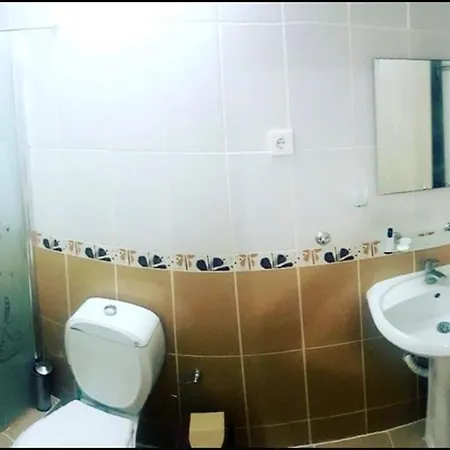 拉文花园酒店 酒店