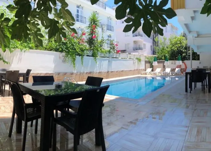 Hotel Lavin Garden 3*