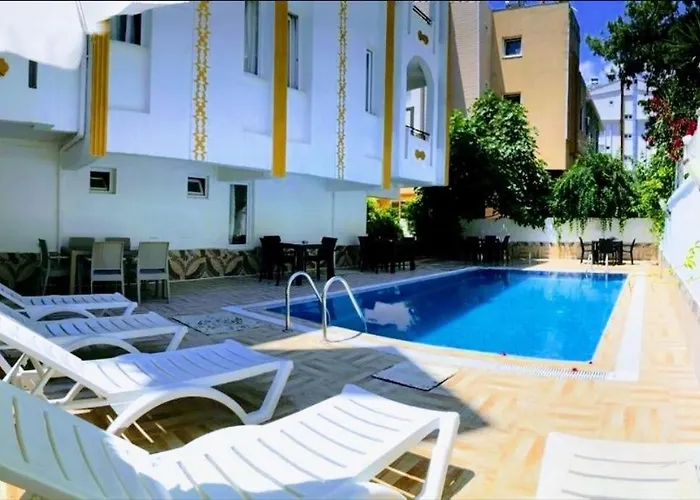 Lavin Garden Hotel 3*