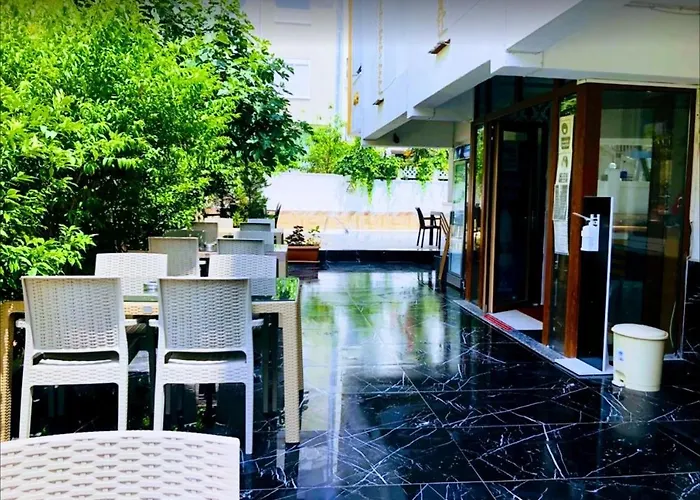 Lavin Garden Hotel 3*